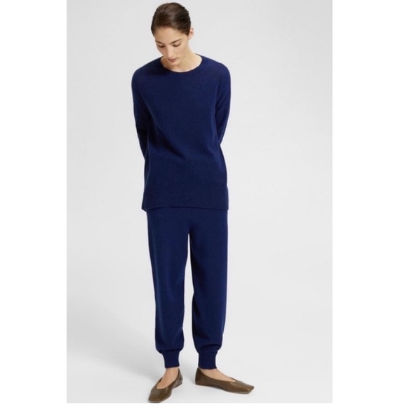 Theory Pants - Theory Wool/Cashmere Relaxed Track Pants in Navy- Medium.